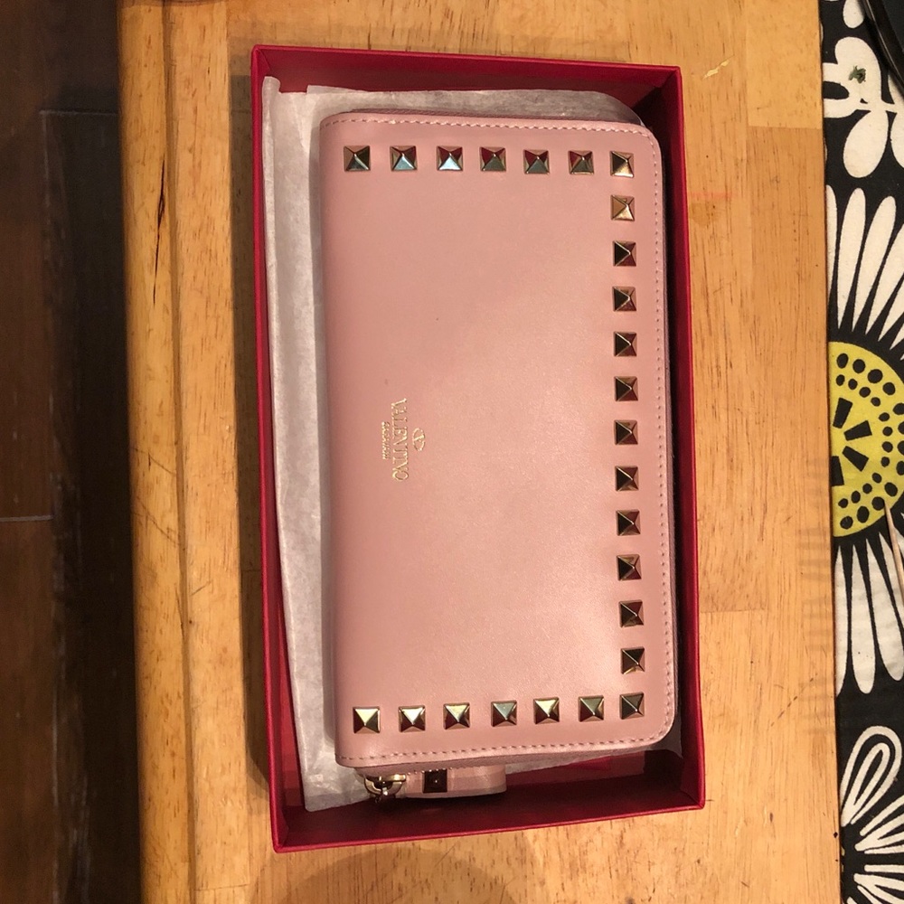 Valentino Garavani pink rockstud zip around wallet